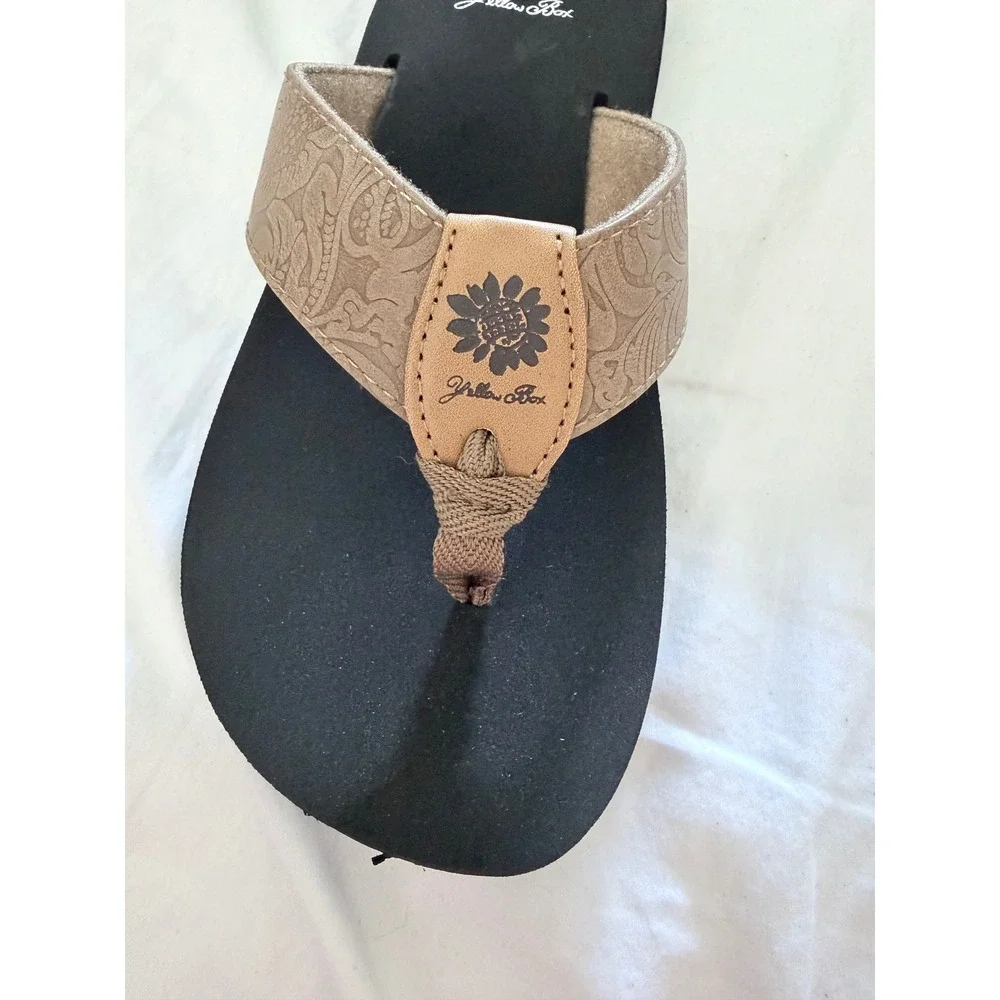 Yellow Box Kynlee Womens Sz 6.5 M Taupe Black Tooled Thong Platform Sandals - Picture 9 of 11